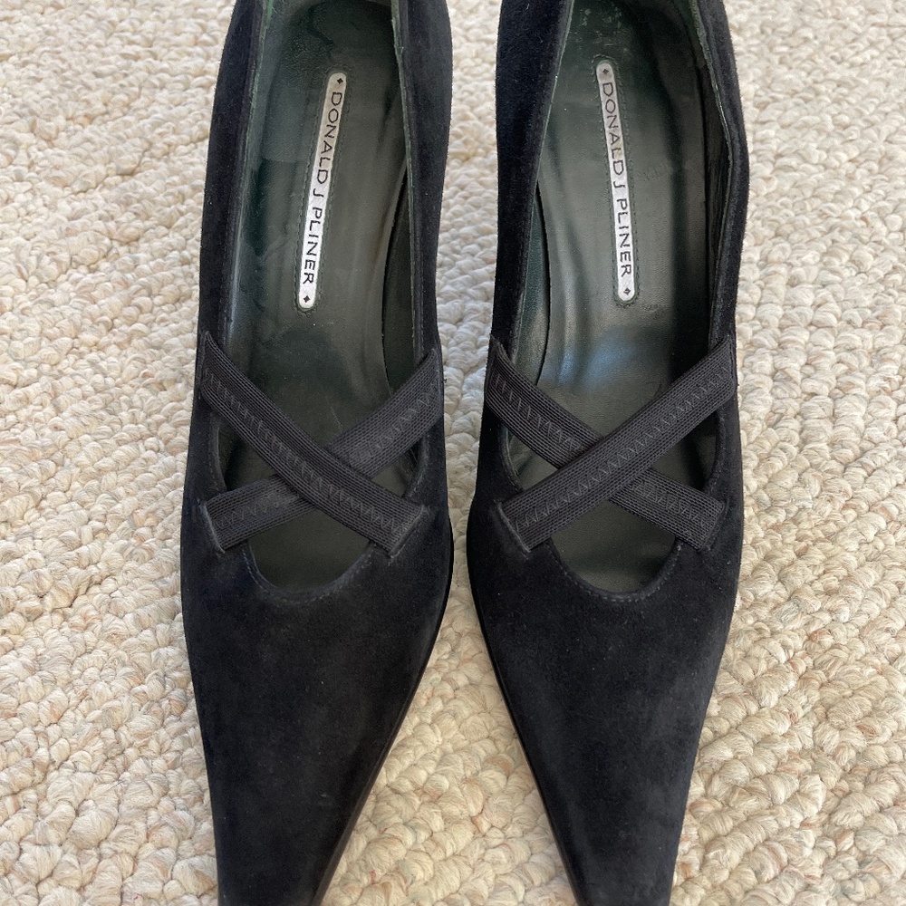 Donald Pliner black suede pumps size 8